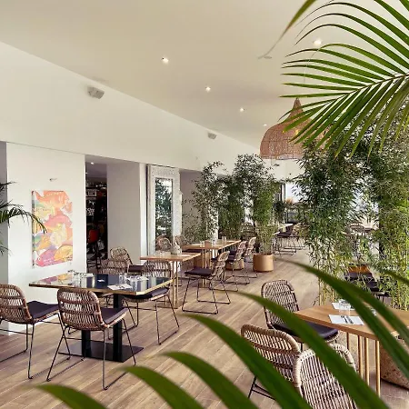 Restaurant La Cote Revee Лёкат